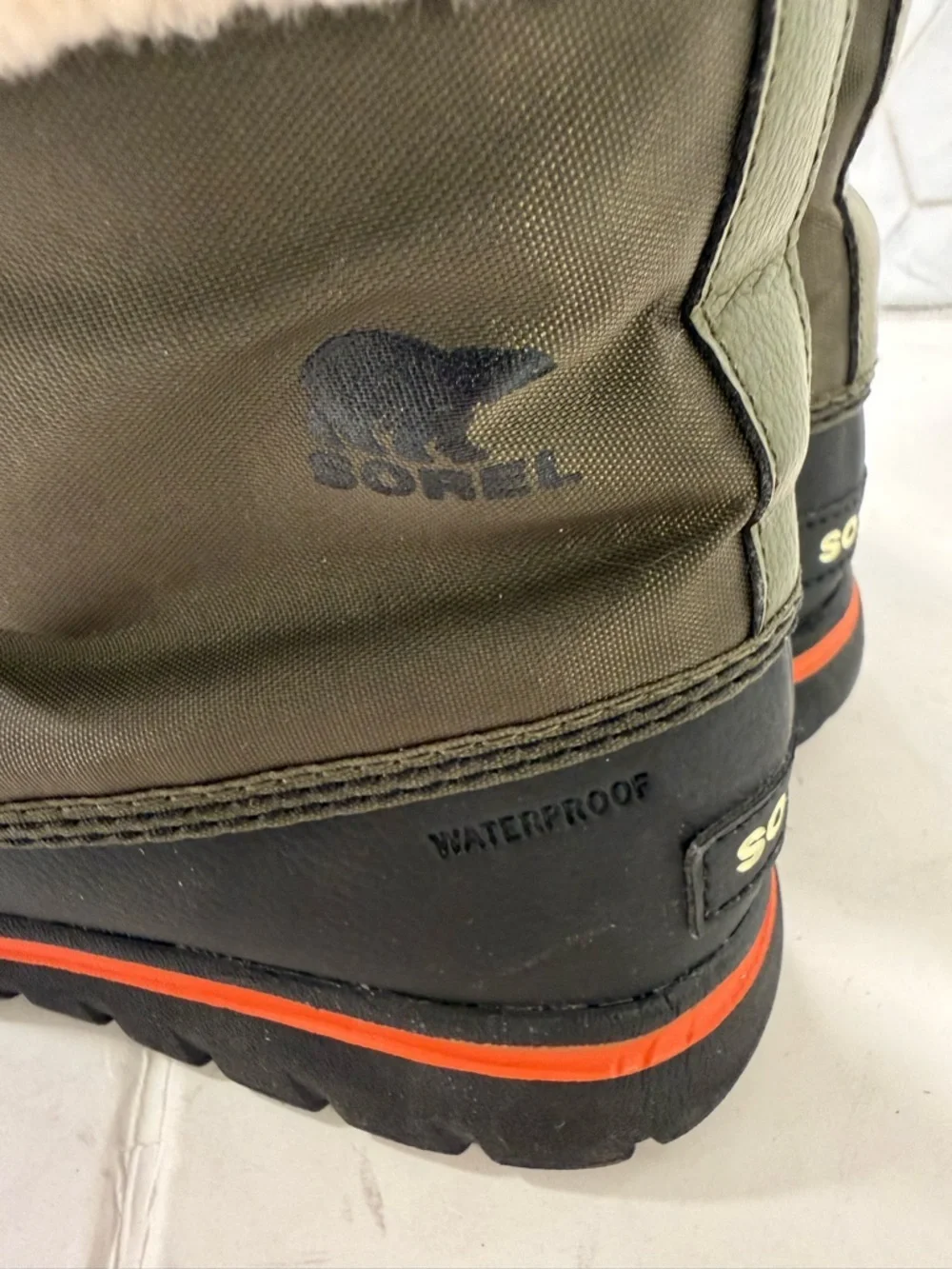 Sorel Woman’s Explorer Carnival Sz 7 Khaki Green Waterproof Fleece Lining Laces